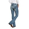 jeans western femme Ariat bootcut couleur bleu clair porté par une femme vue de dos