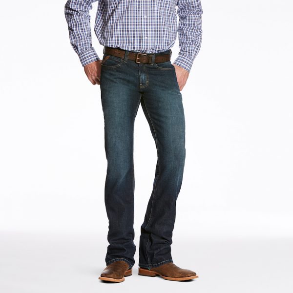 jeans western Ariat modèle M7 Rocker couleur foncé porté par un homme vue de face