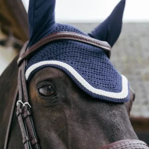 bonnet anti-mouche pour cheval marque kentucky wellington corte bleu